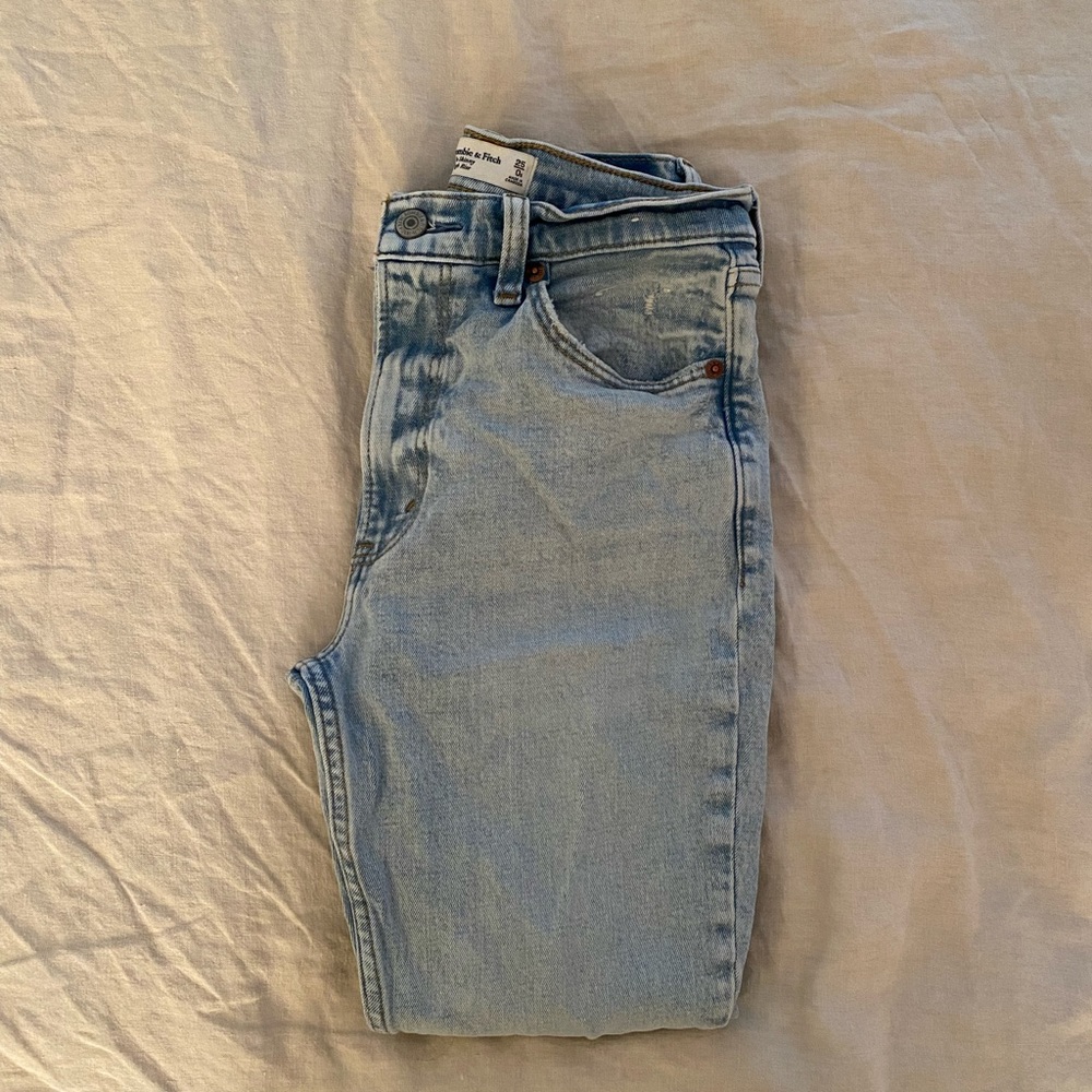 Abercrombie Skinny High Rise Jean, 25 short, light wash